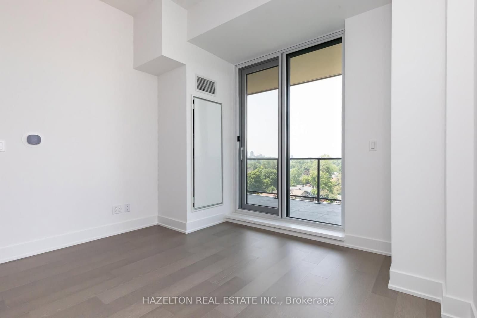 8 Manor Road W, Unit 904 thumbnail 6