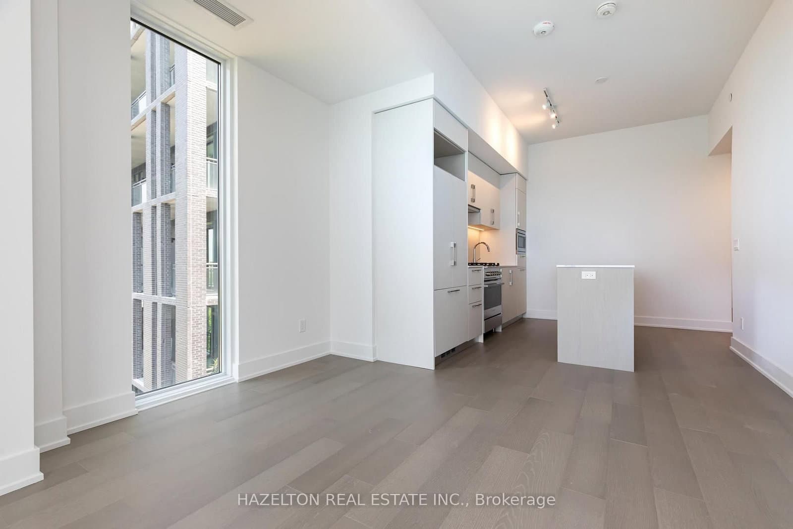 8 Manor Road W, Unit 904 thumbnail 7
