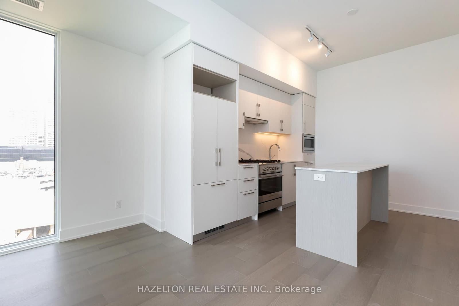 8 Manor Road W, Unit 904 thumbnail 8