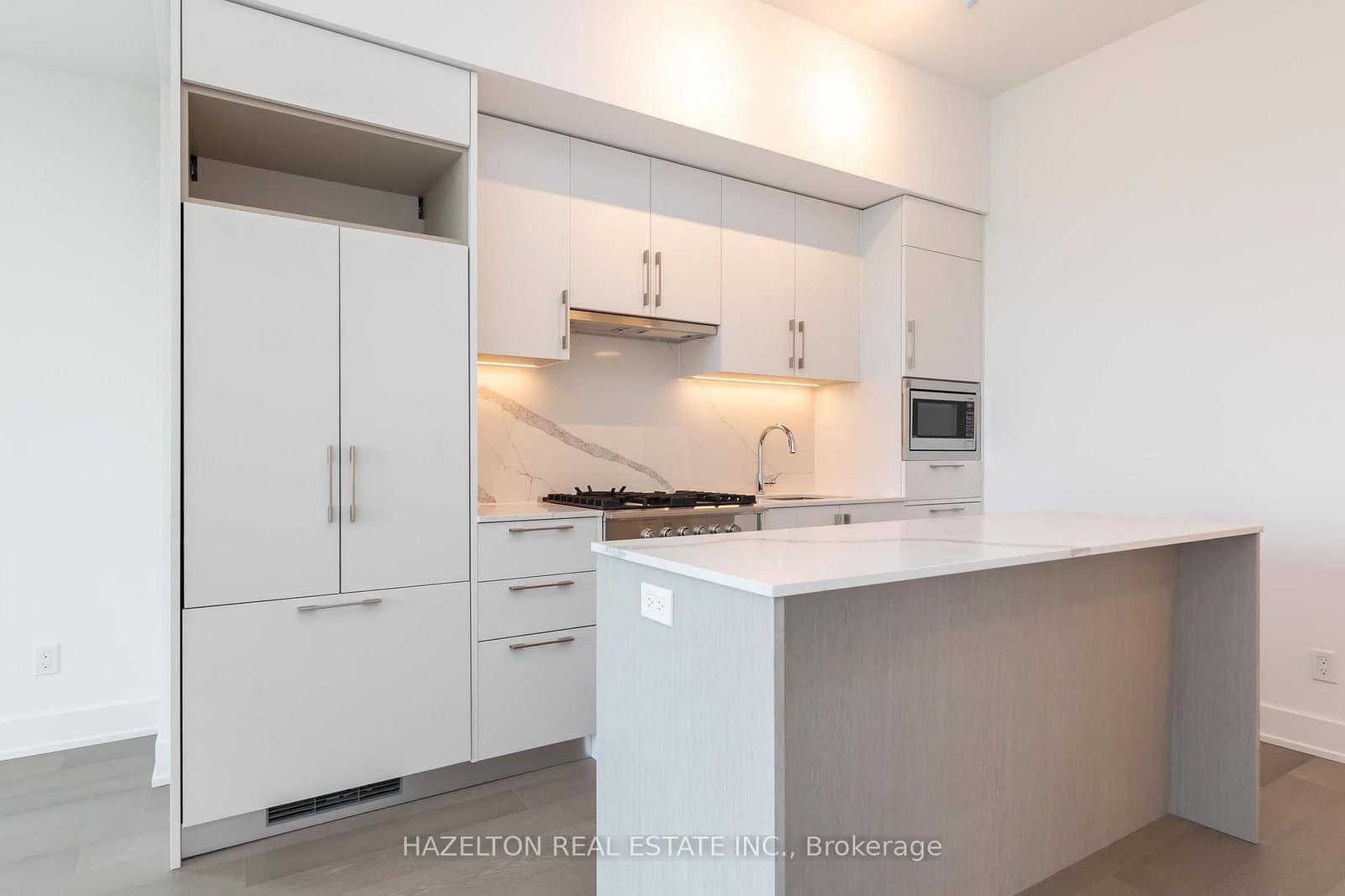 8 Manor Road W, Unit 904 thumbnail 9