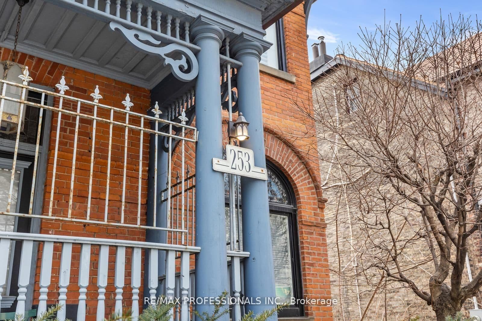 253 Wellesley Street E, Unit C thumbnail 2