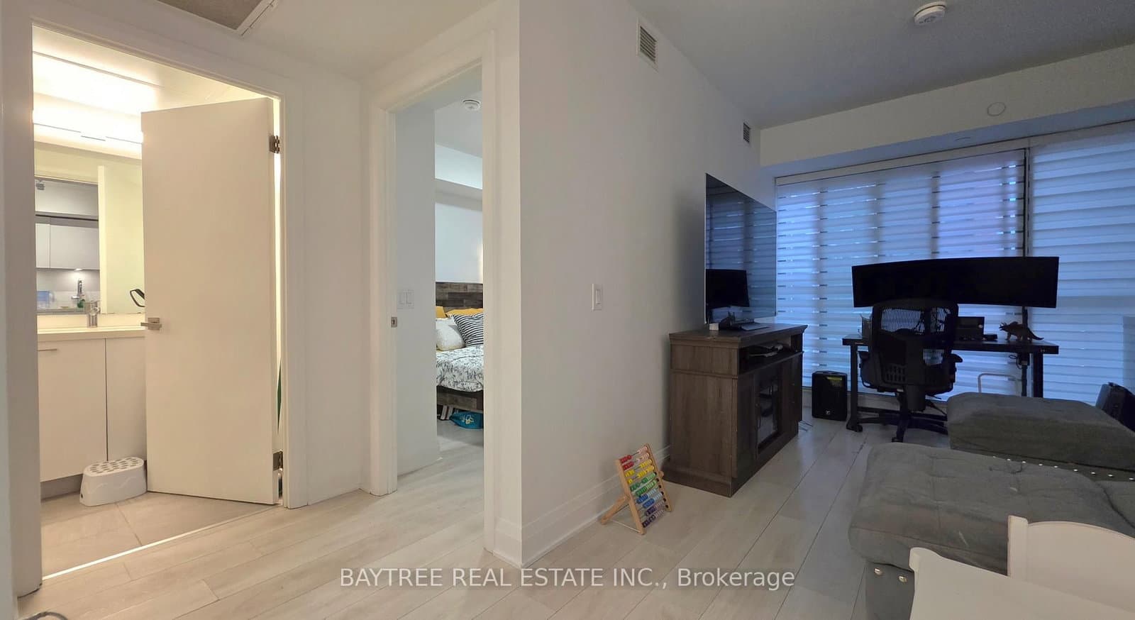 33 Frederick Todd Way, Unit 402 thumbnail 12