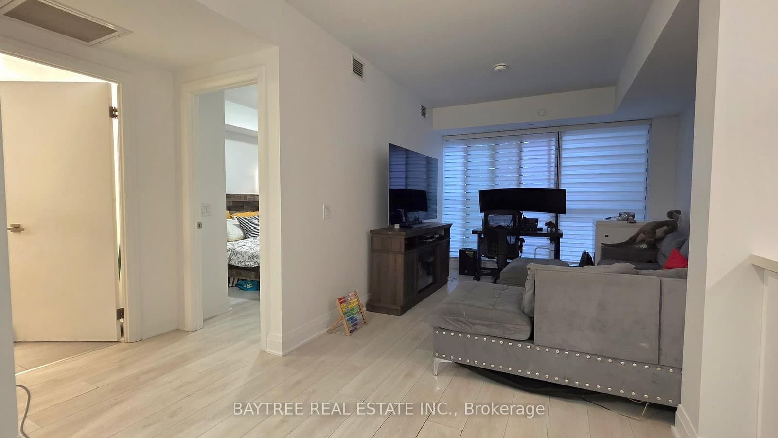 33 Frederick Todd Way, Unit 402 thumbnail 15