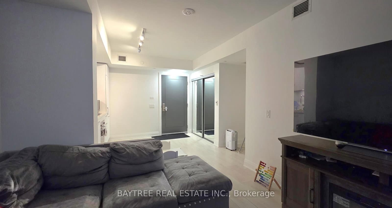33 Frederick Todd Way, Unit 402 thumbnail 9