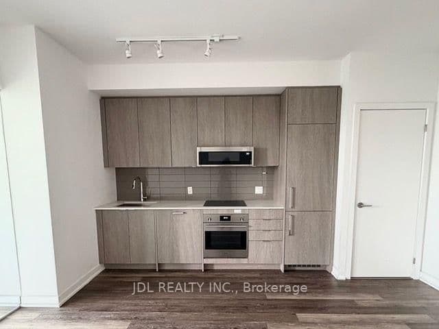250 Lawrence Avenue W, Unit 705 thumbnail 4