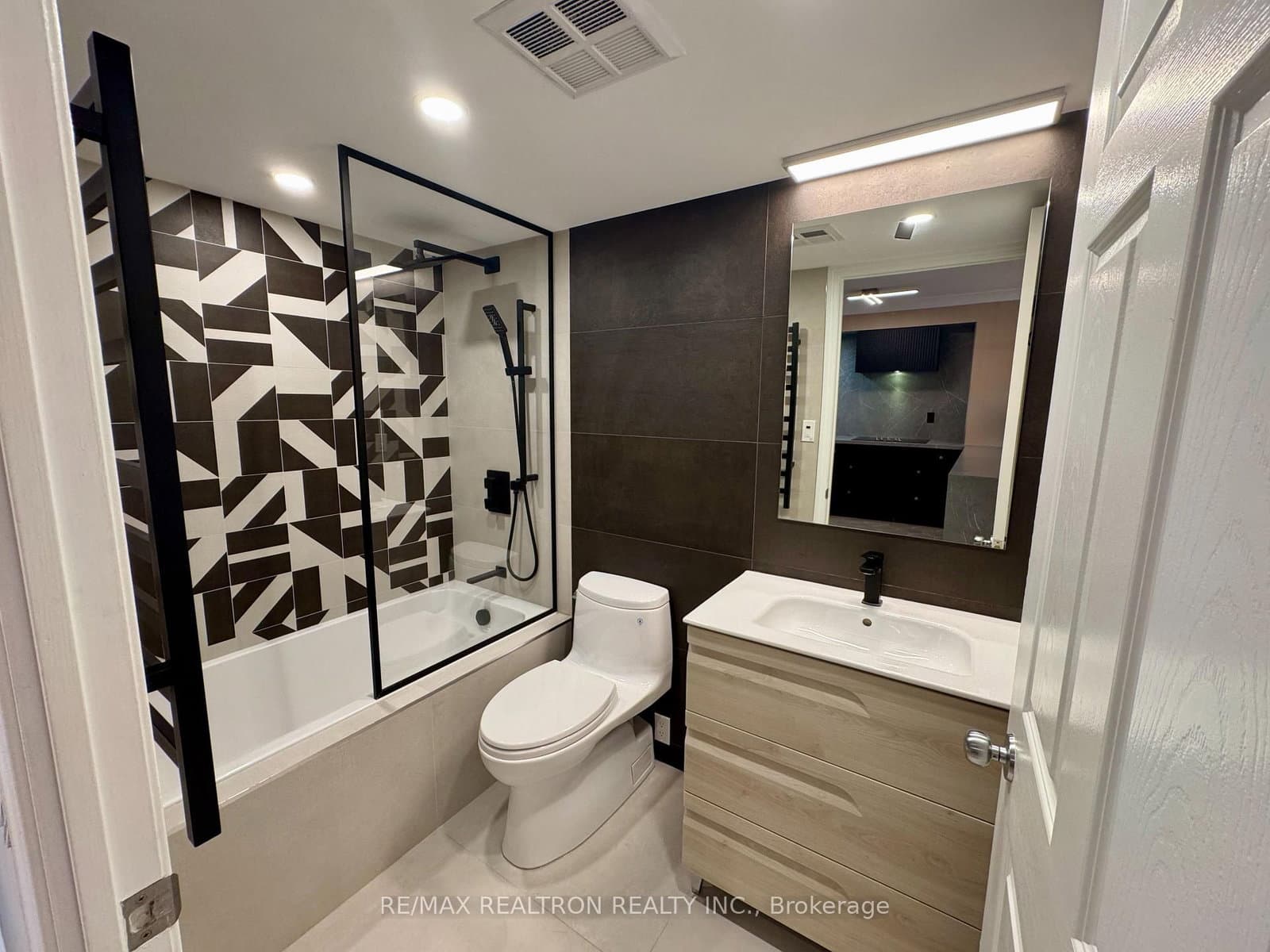 388 Bloor Street E, Unit 1107 thumbnail 21