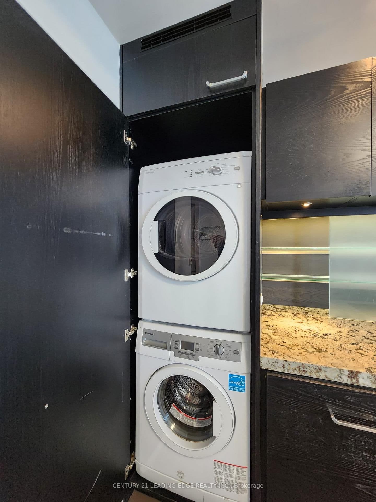45 Charles Street E, Unit 4511 thumbnail 20