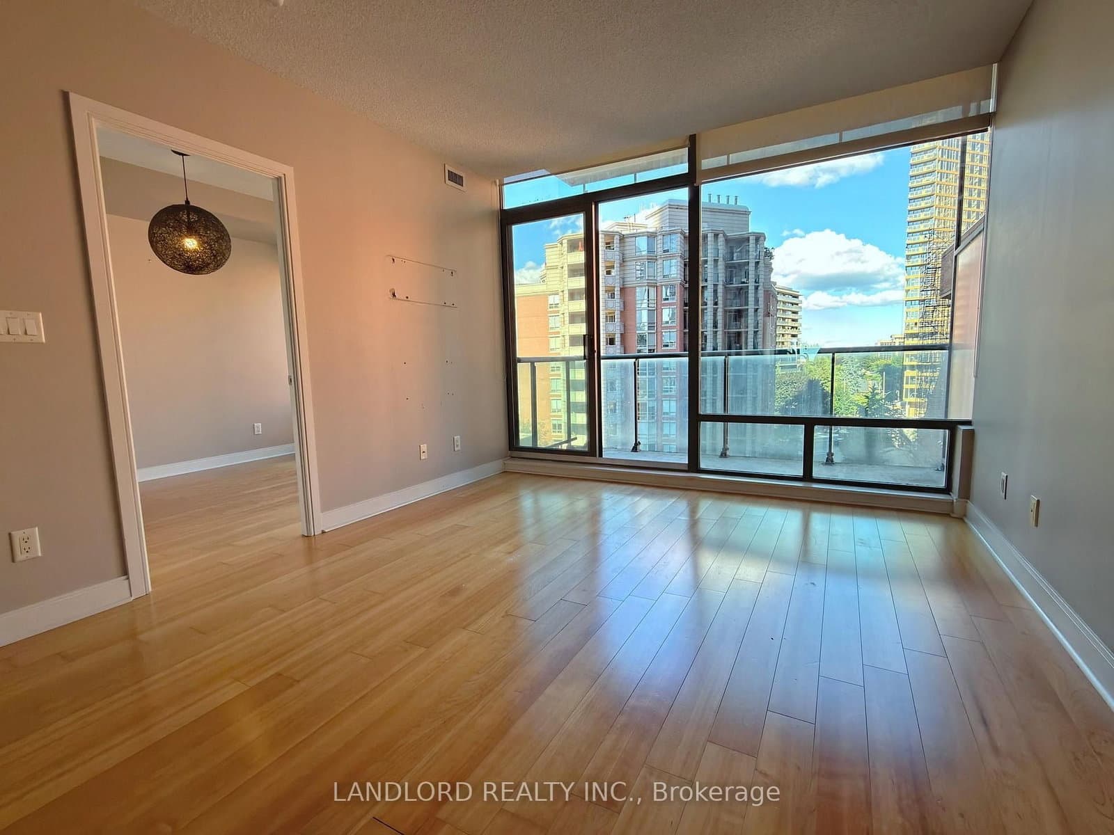 18 Yorkville Avenue, Unit 701 thumbnail 10