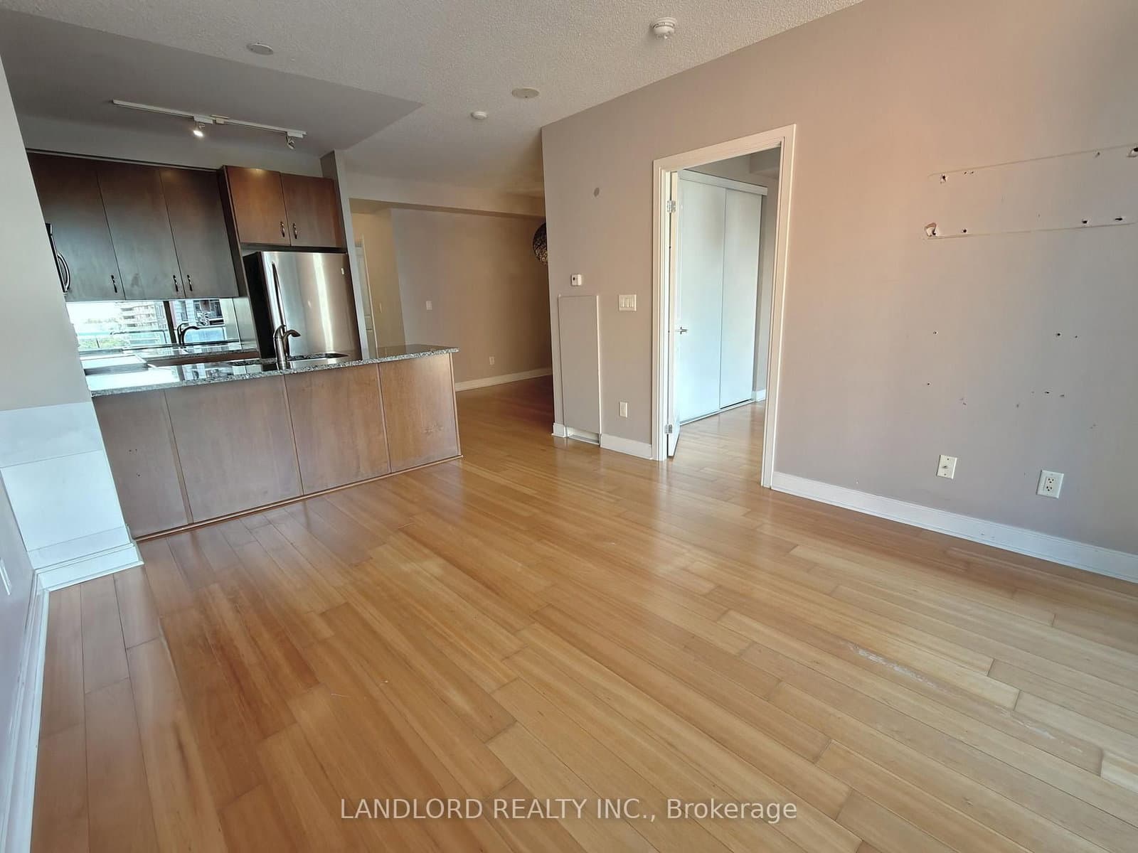 18 Yorkville Avenue, Unit 701 thumbnail 11