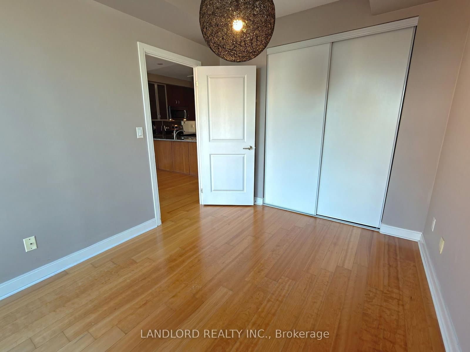 18 Yorkville Avenue, Unit 701 thumbnail 12
