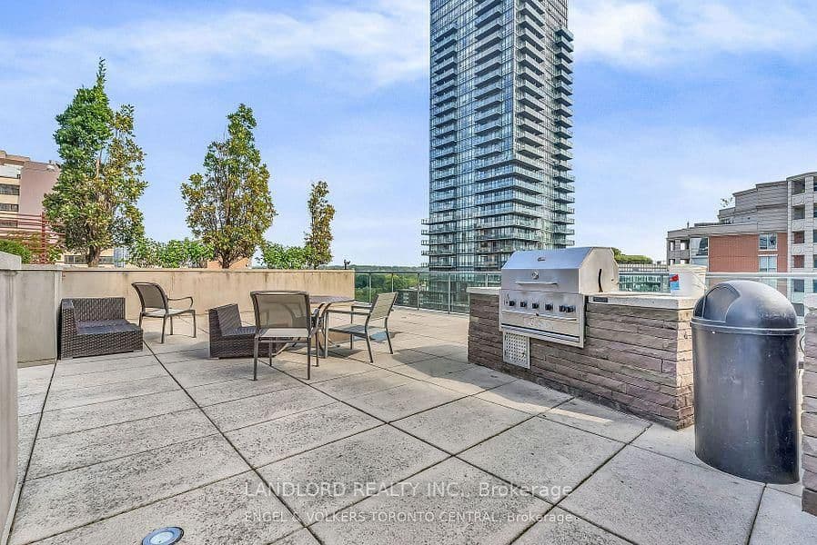 18 Yorkville Avenue, Unit 701 thumbnail 17