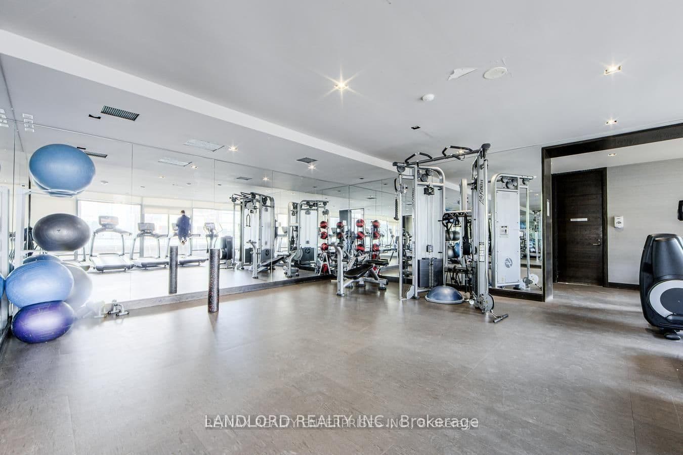 18 Yorkville Avenue, Unit 701 thumbnail 20