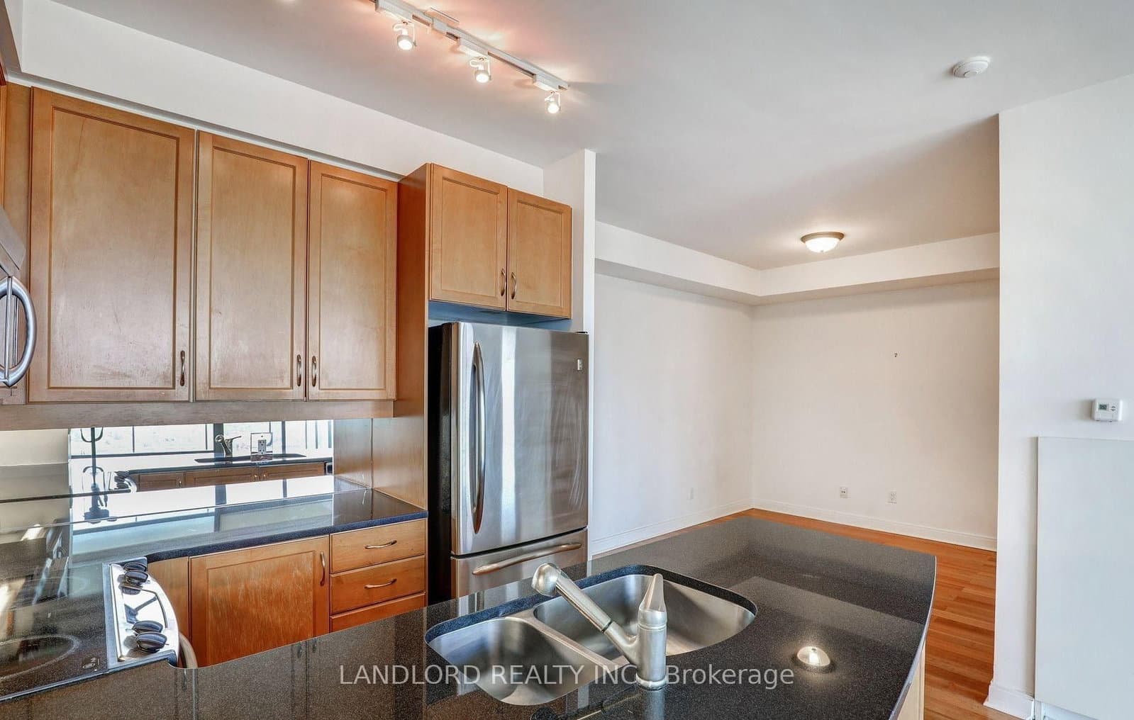 18 Yorkville Avenue, Unit 701 thumbnail 5
