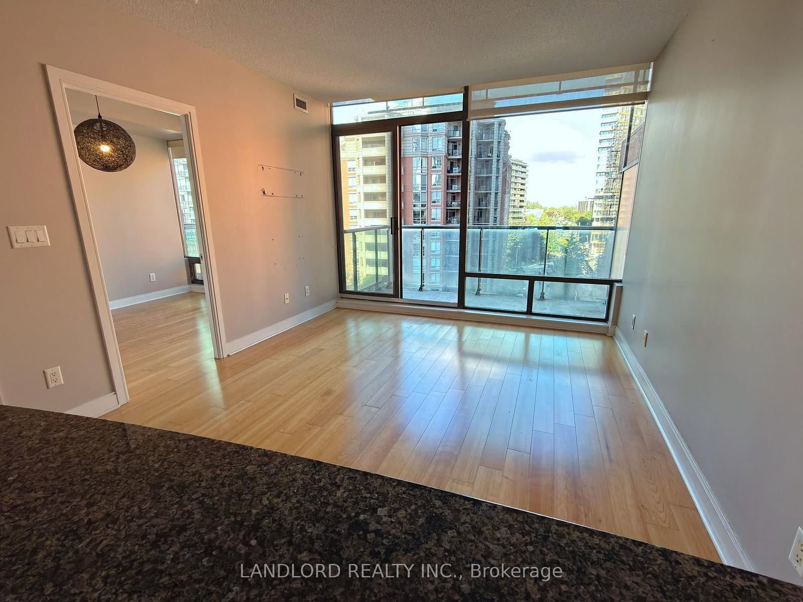 18 Yorkville Avenue, Unit 701 thumbnail 8