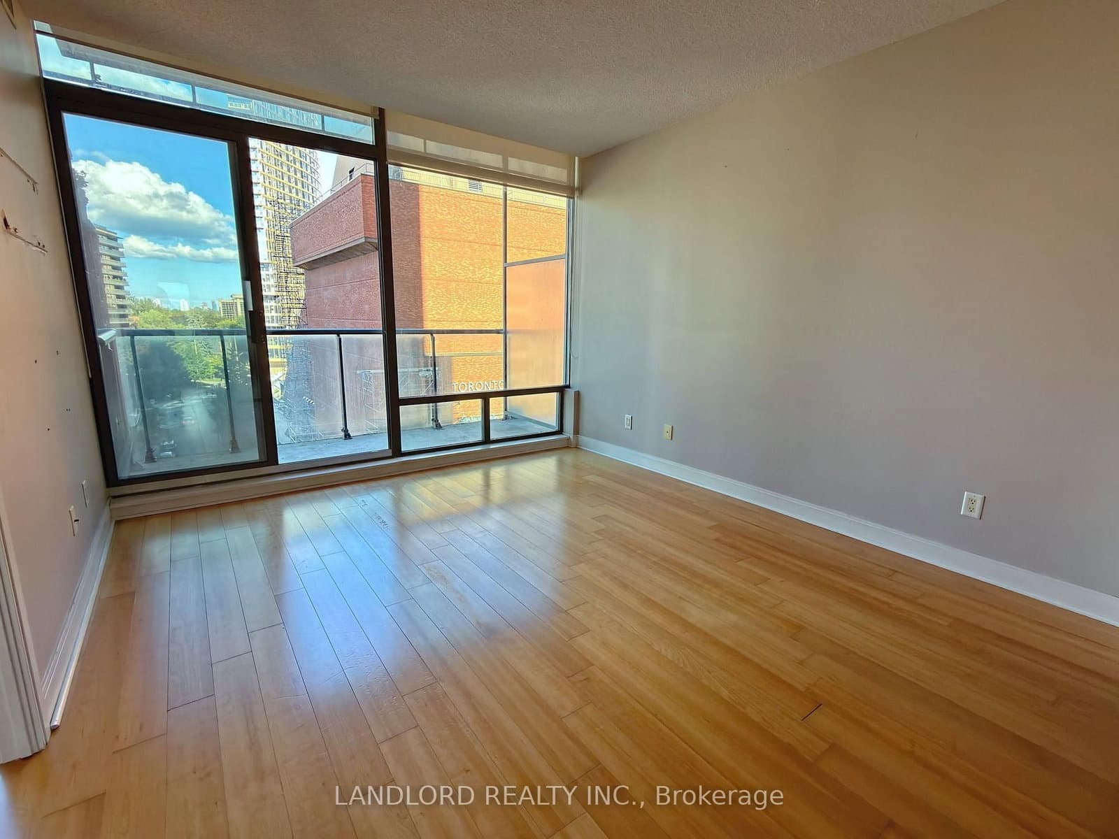 18 Yorkville Avenue, Unit 701 thumbnail 9