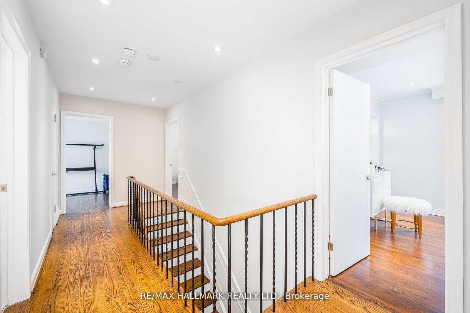 16 Paultiel Drive W thumbnail 3