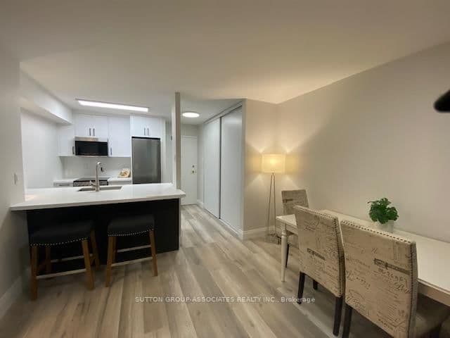 95 Prince Arthur Avenue, Unit 327 thumbnail 11