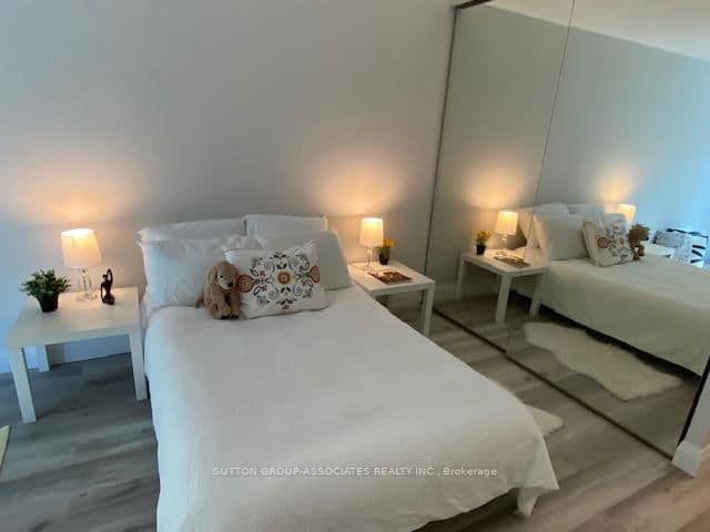 95 Prince Arthur Avenue, Unit 327 thumbnail 13
