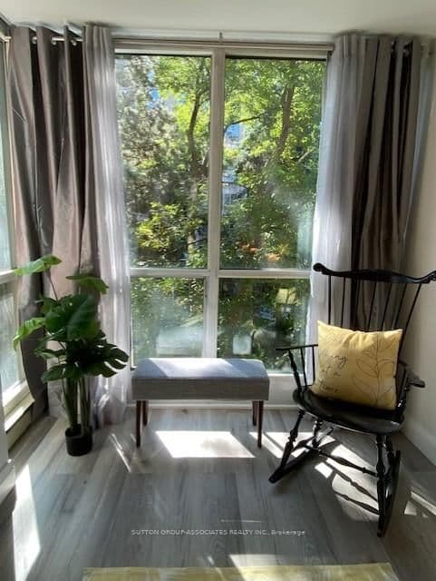 95 Prince Arthur Avenue, Unit 327 thumbnail 16