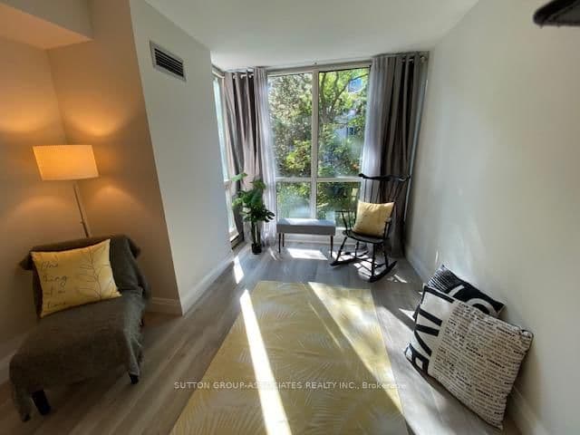 95 Prince Arthur Avenue, Unit 327 thumbnail 17