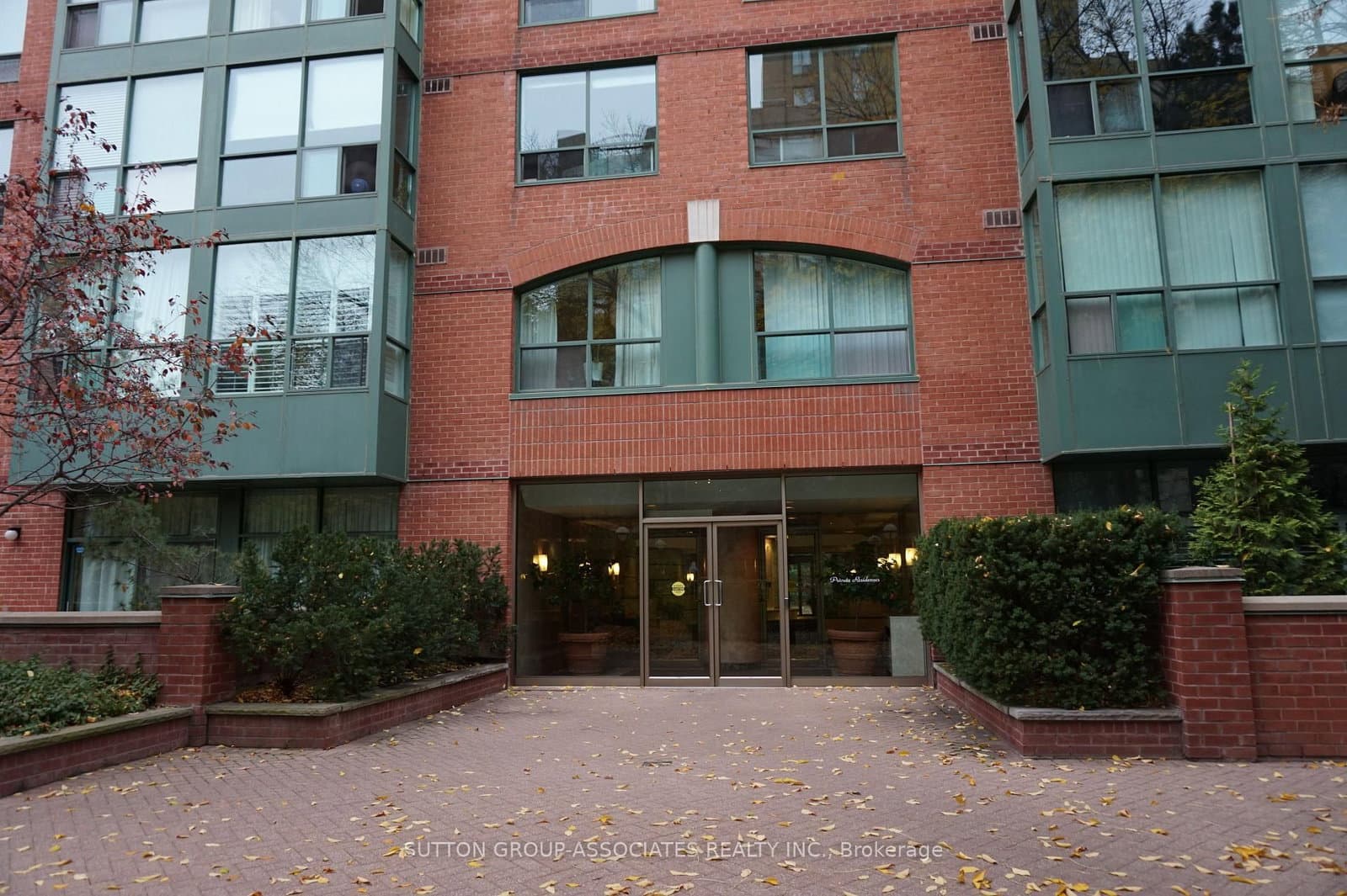 95 Prince Arthur Avenue, Unit 327 thumbnail 22