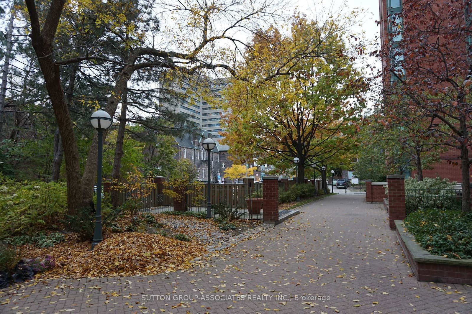 95 Prince Arthur Avenue, Unit 327 thumbnail 23