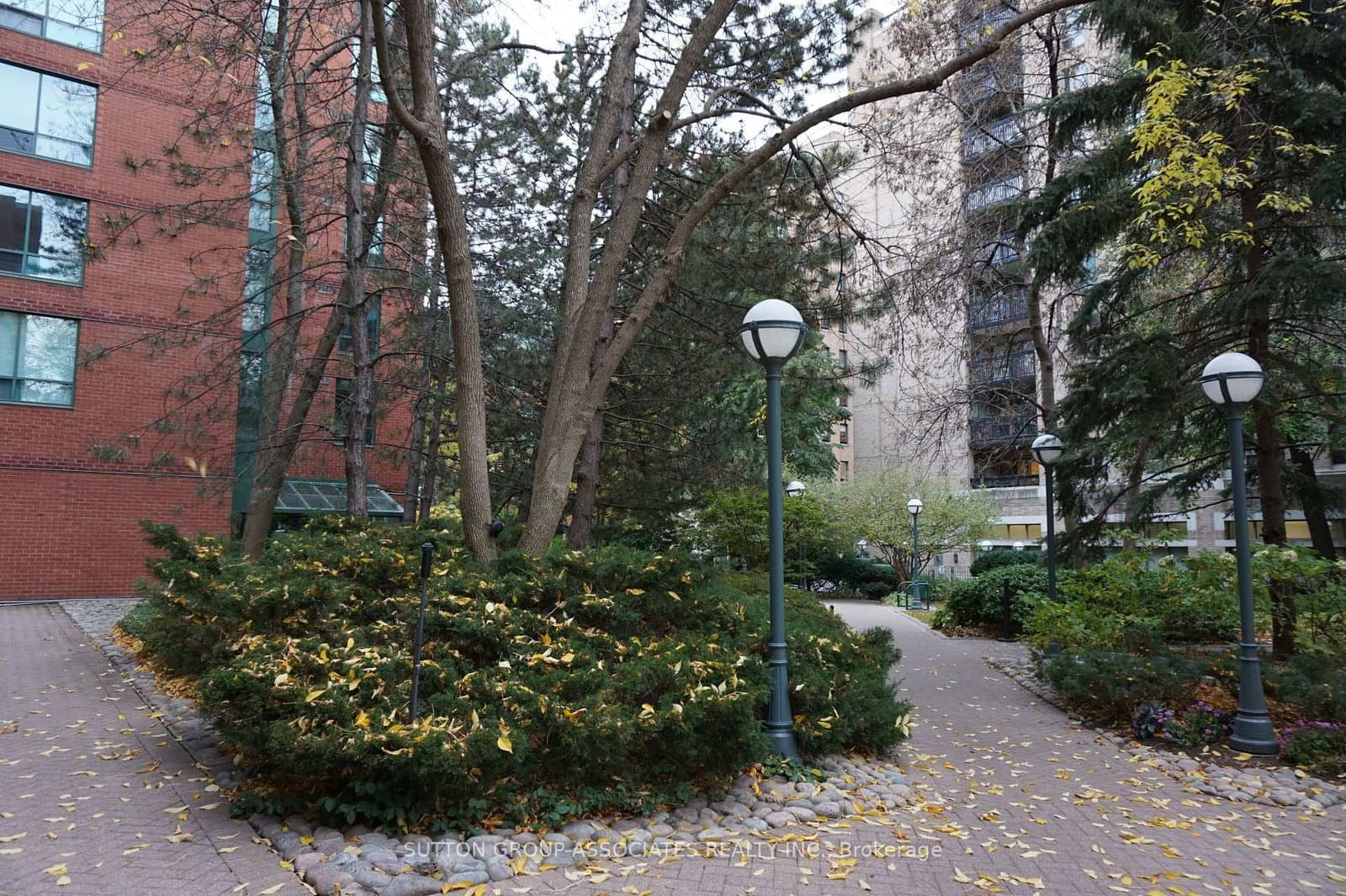 95 Prince Arthur Avenue, Unit 327 thumbnail 24