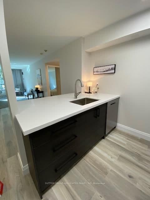 95 Prince Arthur Avenue, Unit 327 thumbnail 6