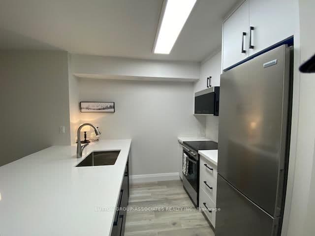 95 Prince Arthur Avenue, Unit 327 thumbnail 7