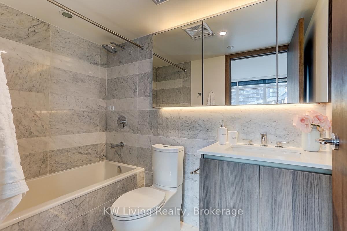 19 Bathurst Street, Unit 1612 thumbnail 11