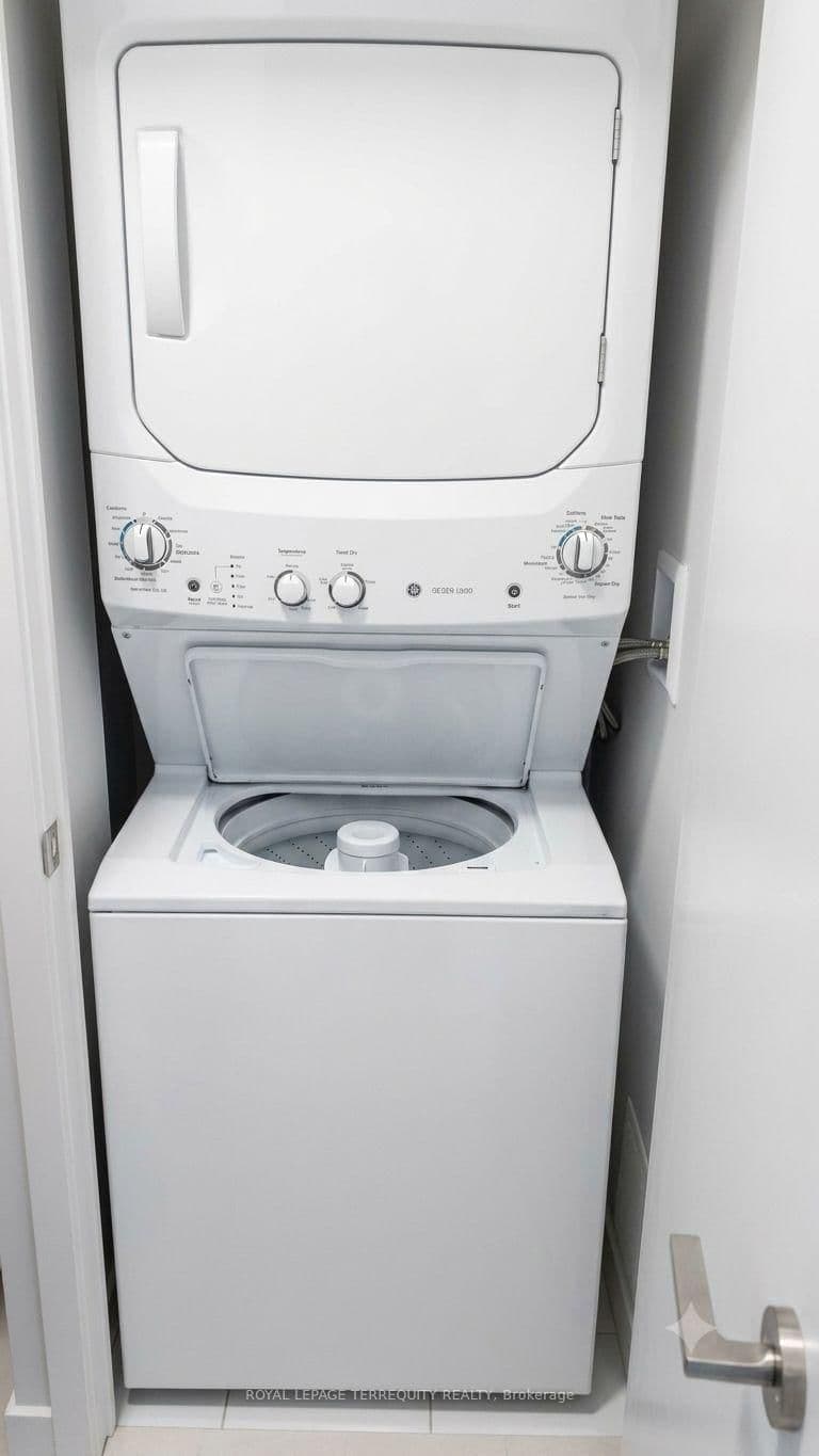 8 Eglinton Avenue E, Unit 505 thumbnail 10
