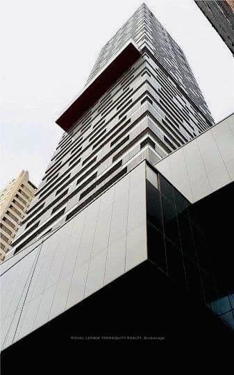 8 Eglinton Avenue E, Unit 505 thumbnail 2
