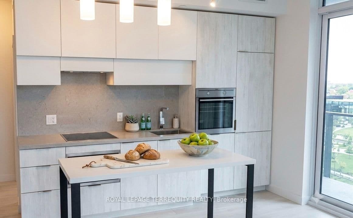 8 Eglinton Avenue E, Unit 505 thumbnail 4