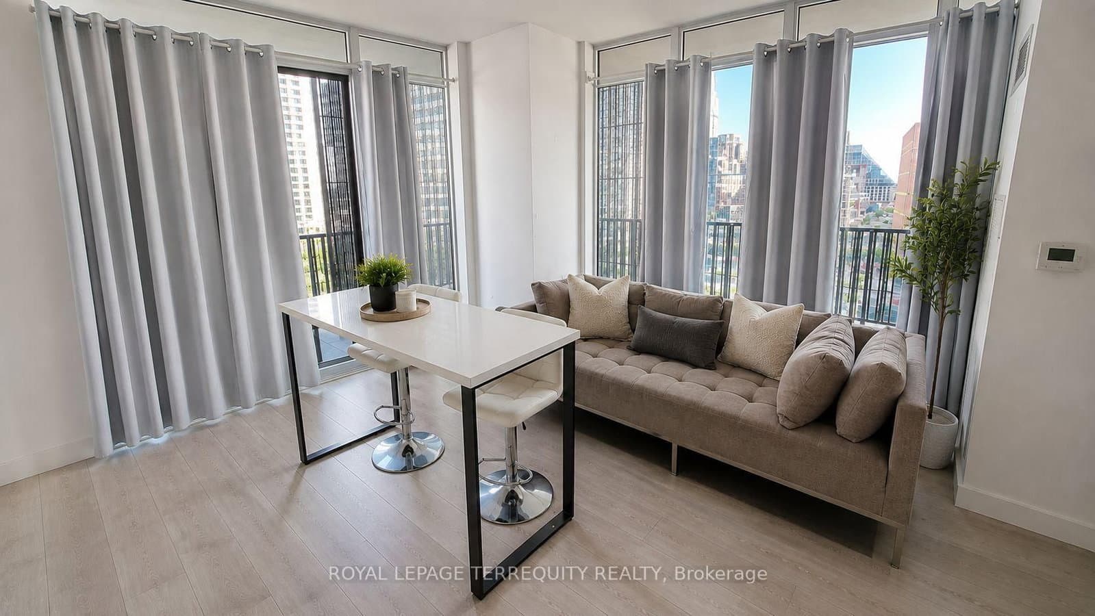 8 Eglinton Avenue E, Unit 505 thumbnail 5