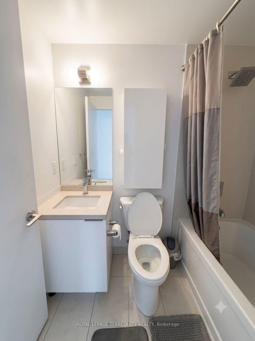8 Eglinton Avenue E, Unit 505 thumbnail 8
