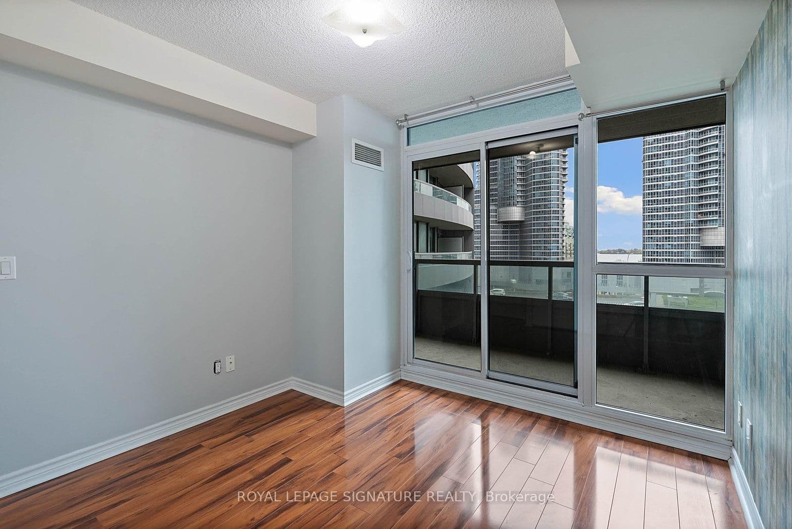 19 Grand Trunk Crescent, Unit 801 thumbnail 12