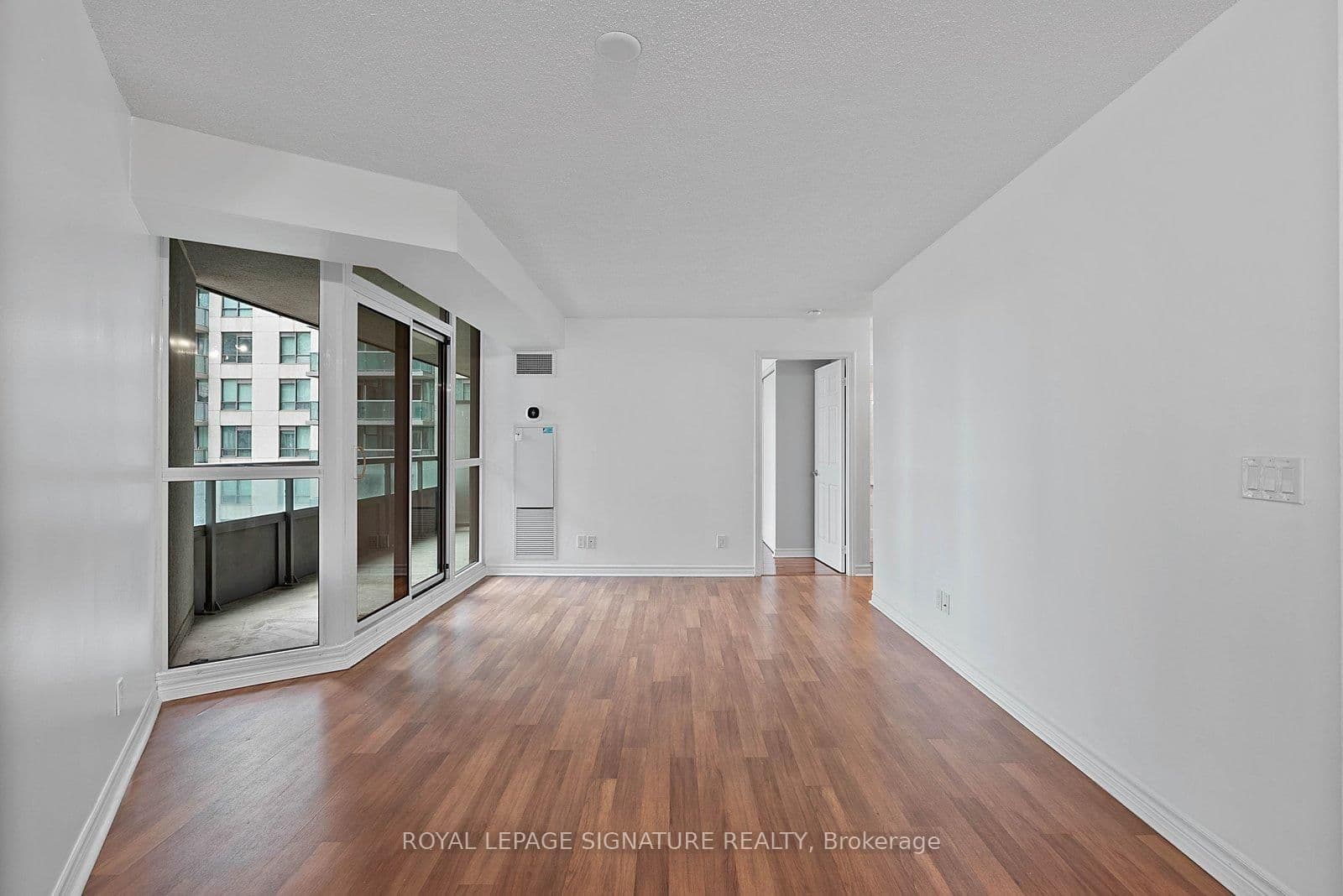 19 Grand Trunk Crescent, Unit 801 thumbnail 2