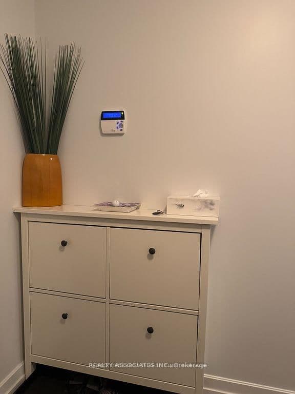 377 Madison Avenue, Unit 510 thumbnail 5