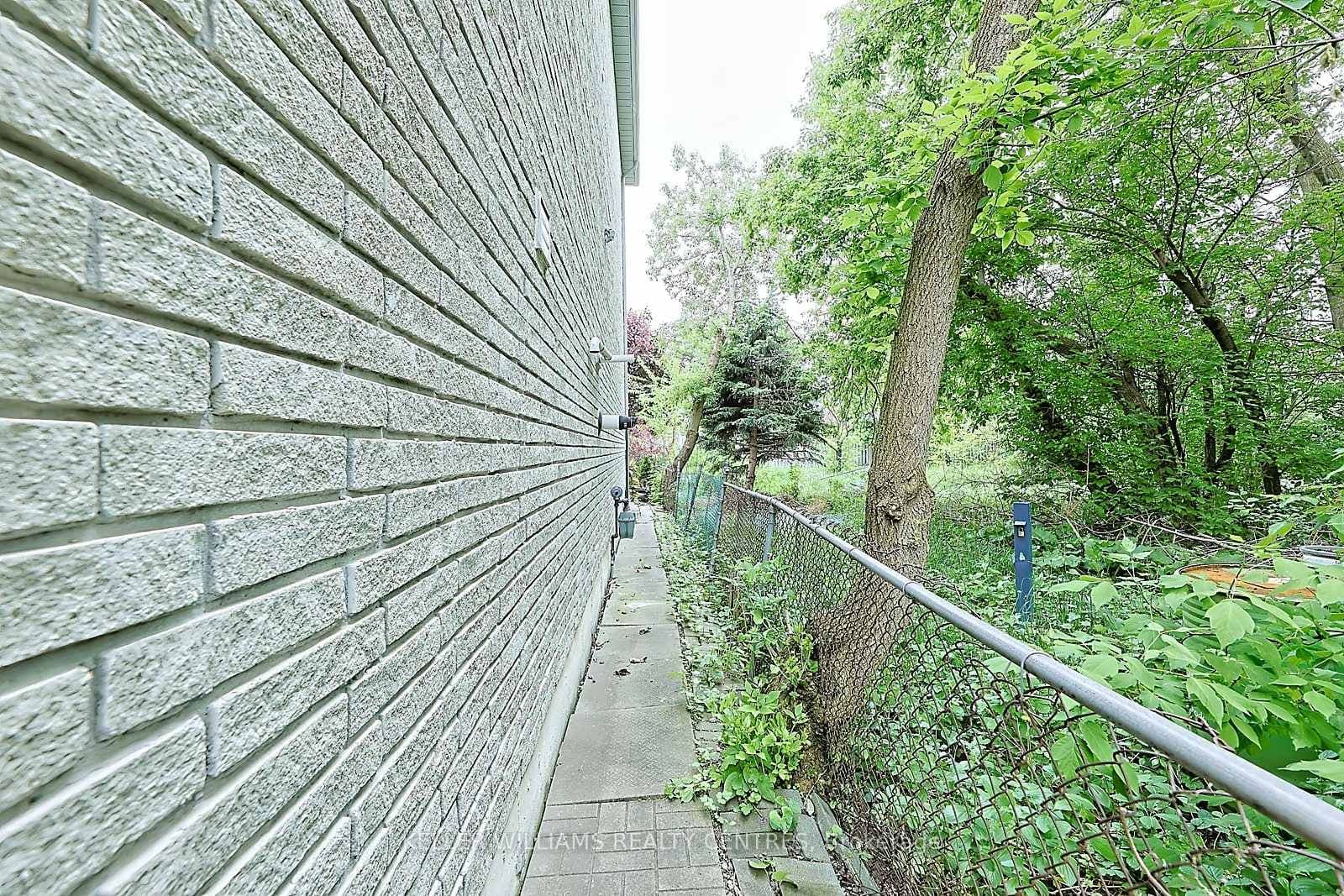 61 Fairchild Avenue, Unit Bsmt thumbnail 13