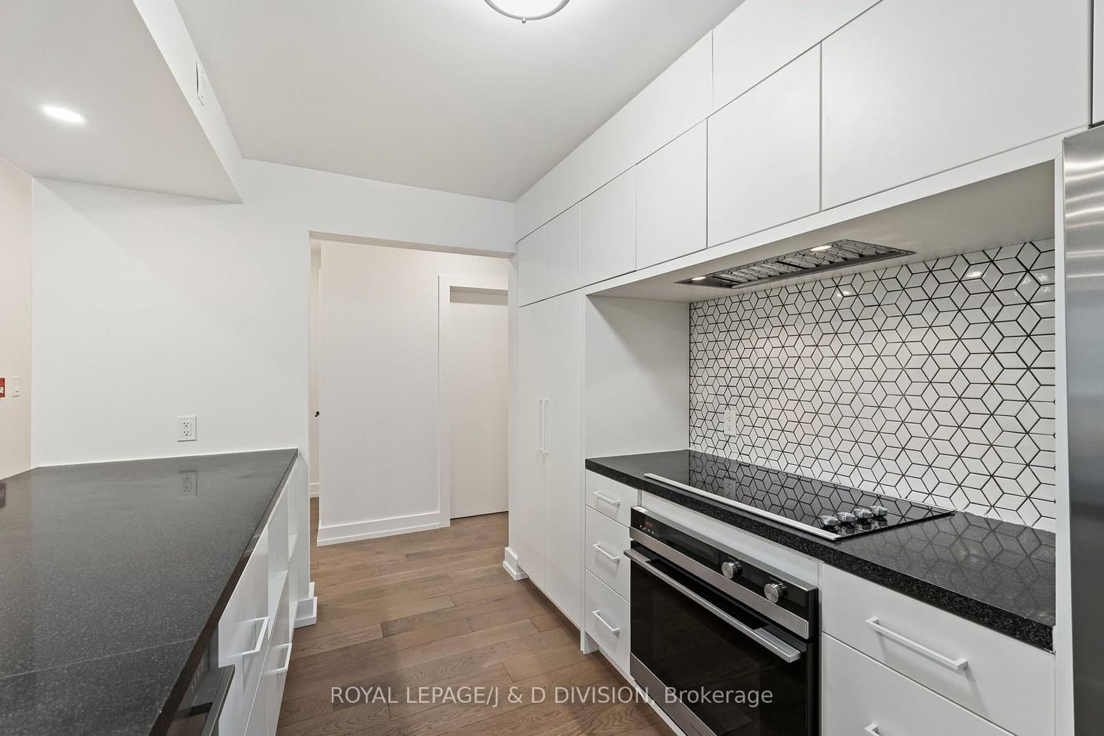 314 Lonsdale Road, Unit 4 thumbnail 14