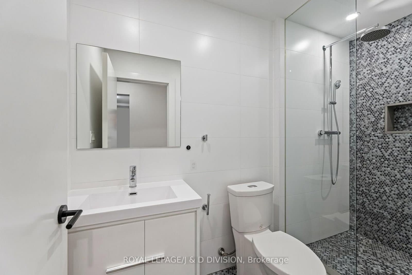 314 Lonsdale Road, Unit 4 thumbnail 26