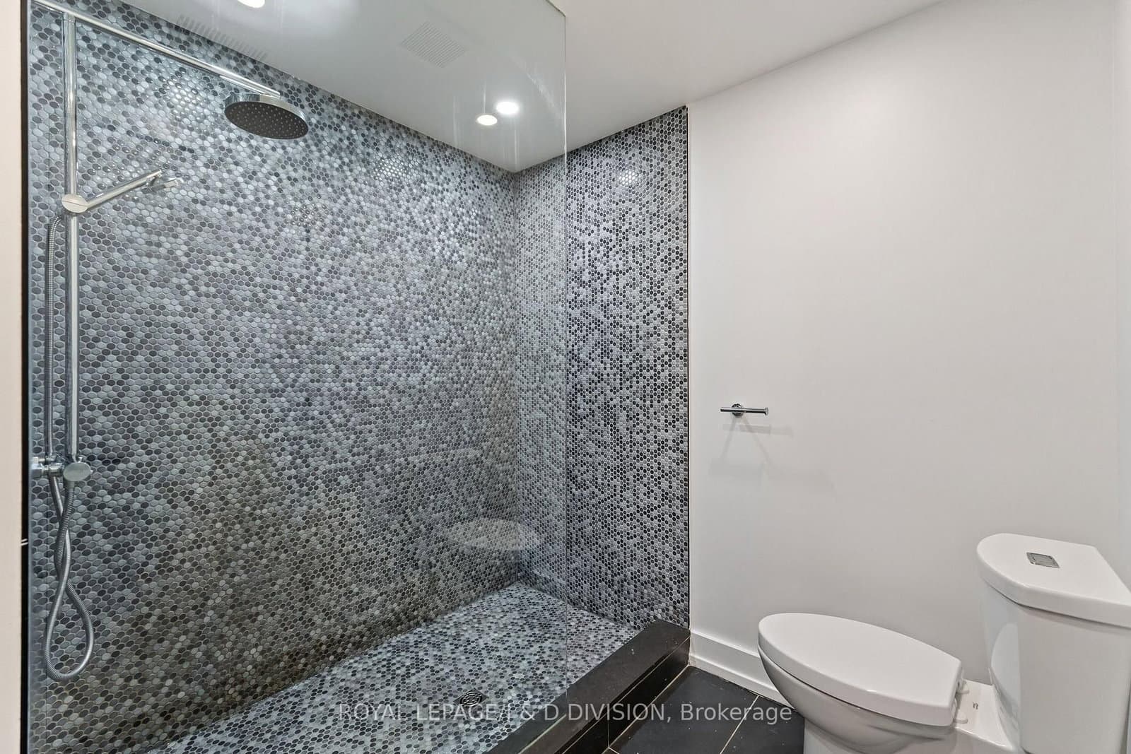 314 Lonsdale Road, Unit 4 thumbnail 33