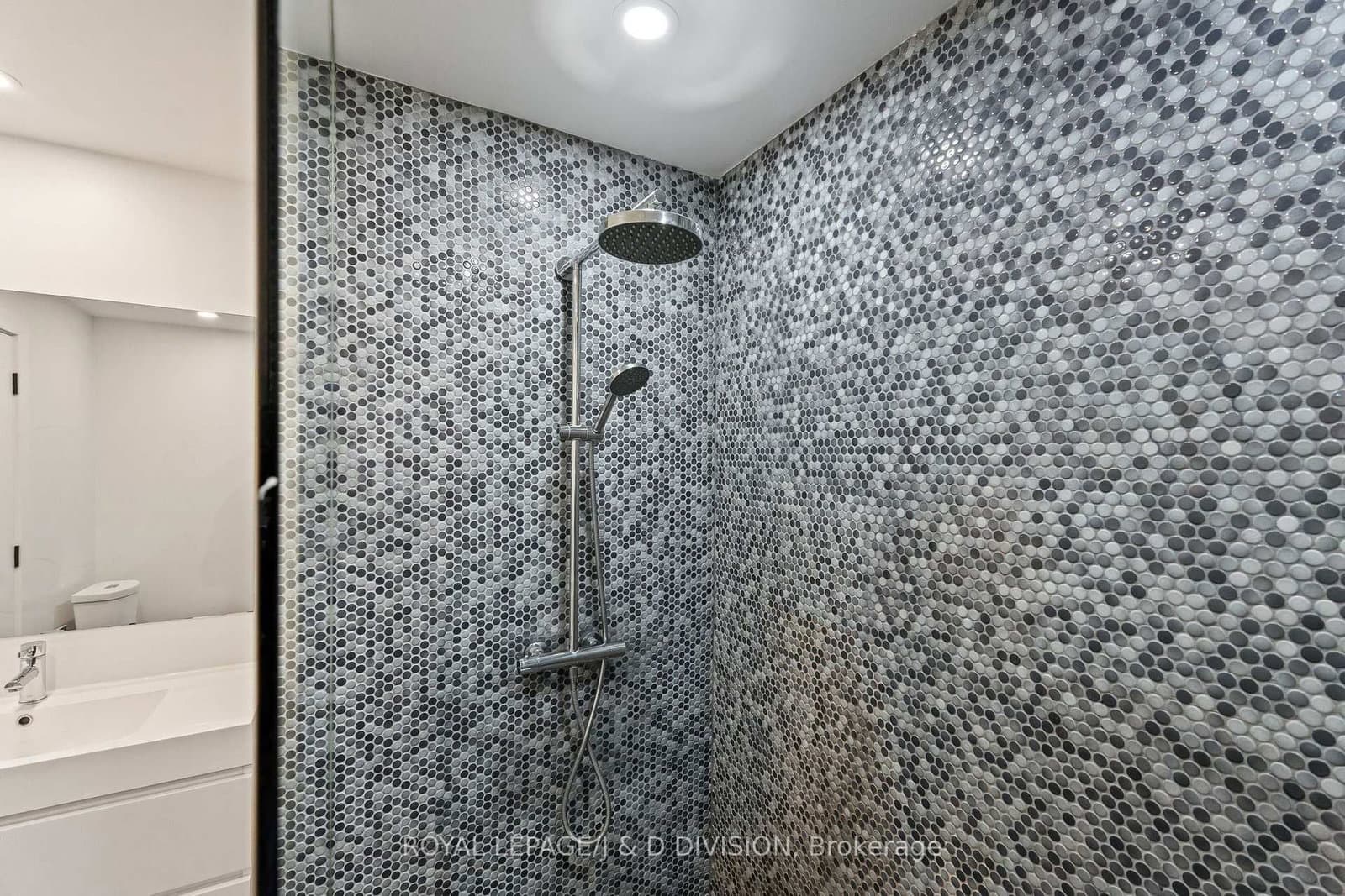 314 Lonsdale Road, Unit 4 thumbnail 34