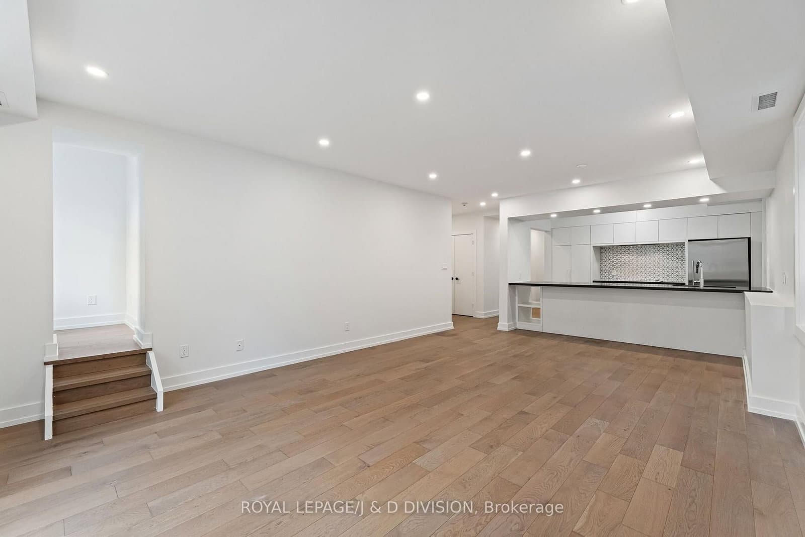 314 Lonsdale Road, Unit 4 thumbnail 8