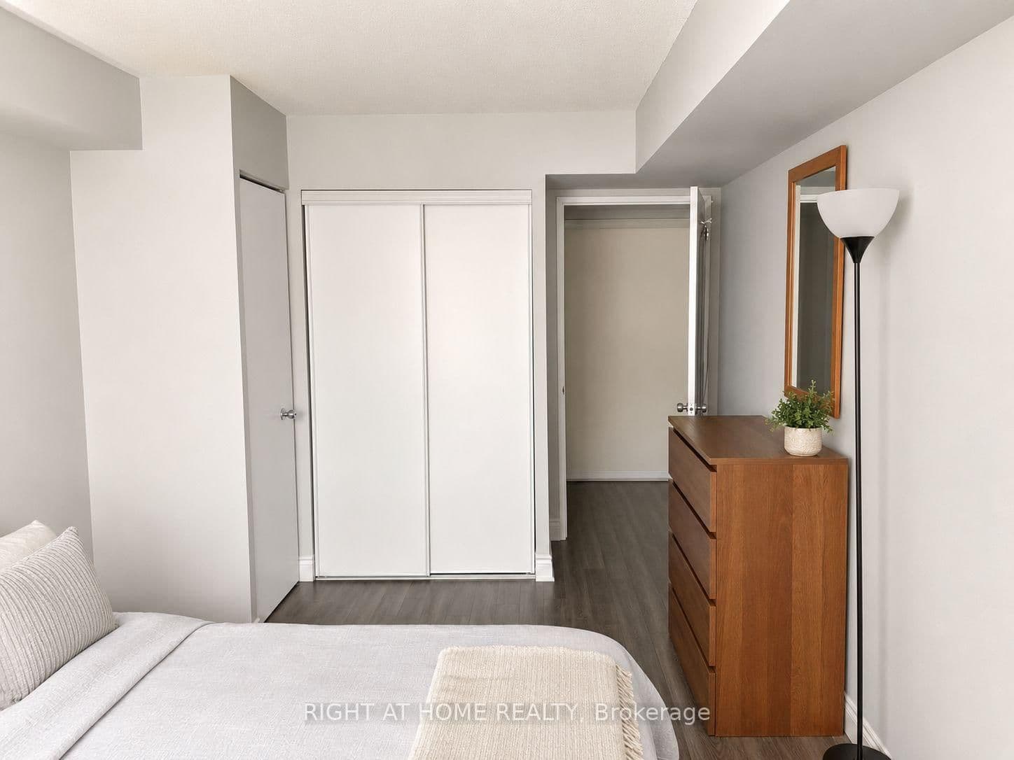 21 Overlea Boulevard, Unit 1202 thumbnail 8