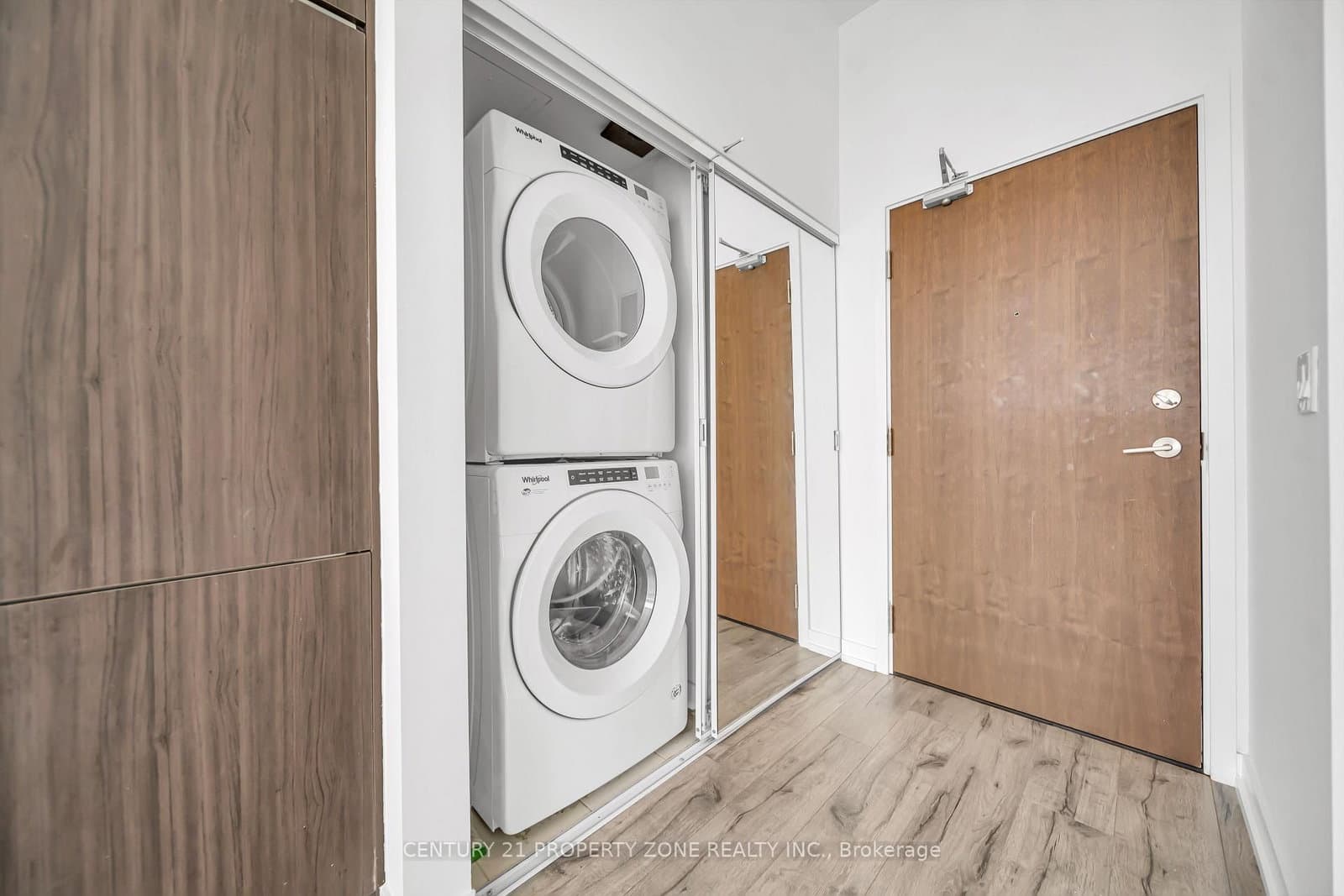 115 Mcmahon Drive, Unit Ph09 thumbnail 17