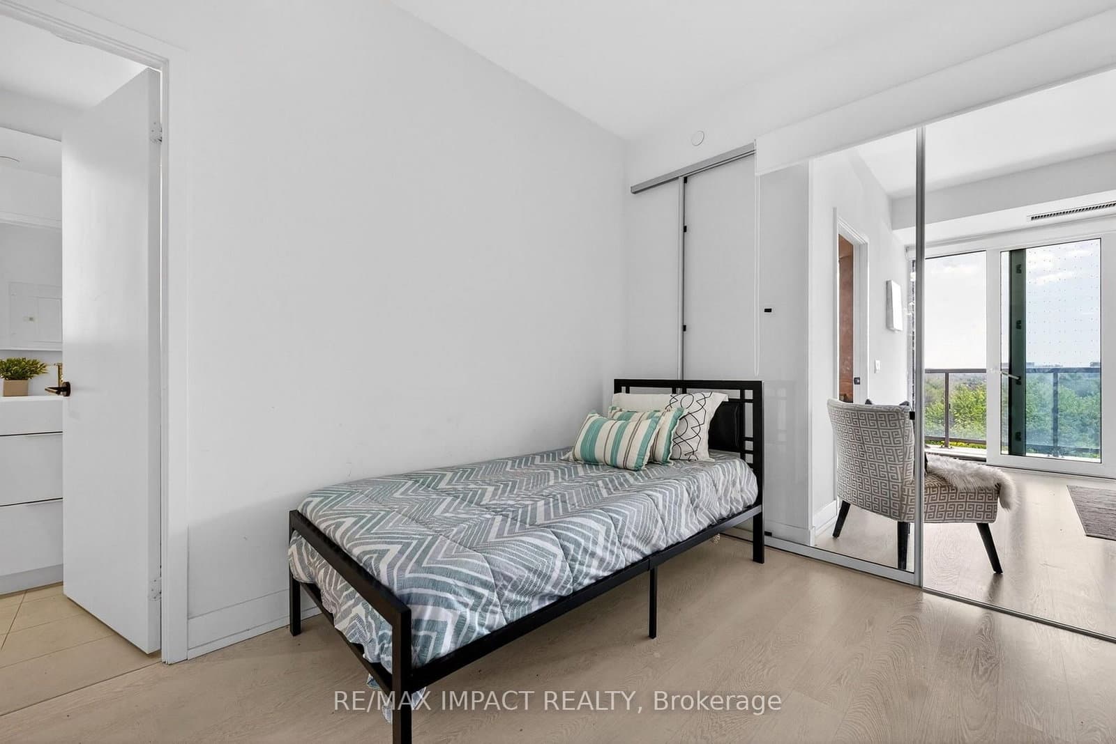 308 Jarvis Street, Unit 813 thumbnail 14