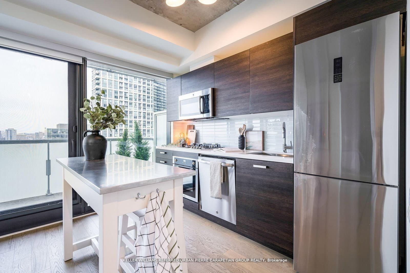 11 Charlotte Street, Unit 2004 thumbnail 16