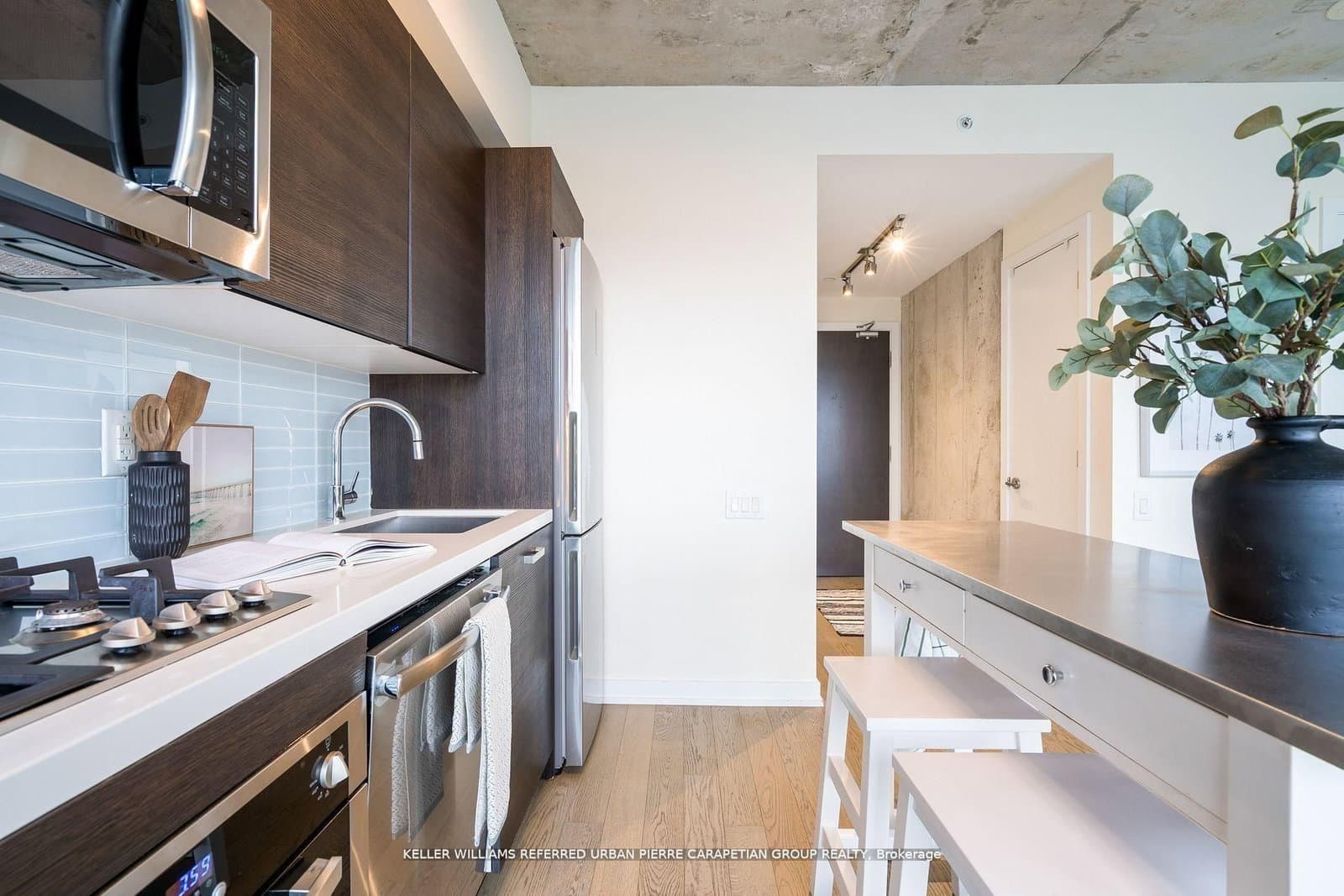11 Charlotte Street, Unit 2004 thumbnail 17