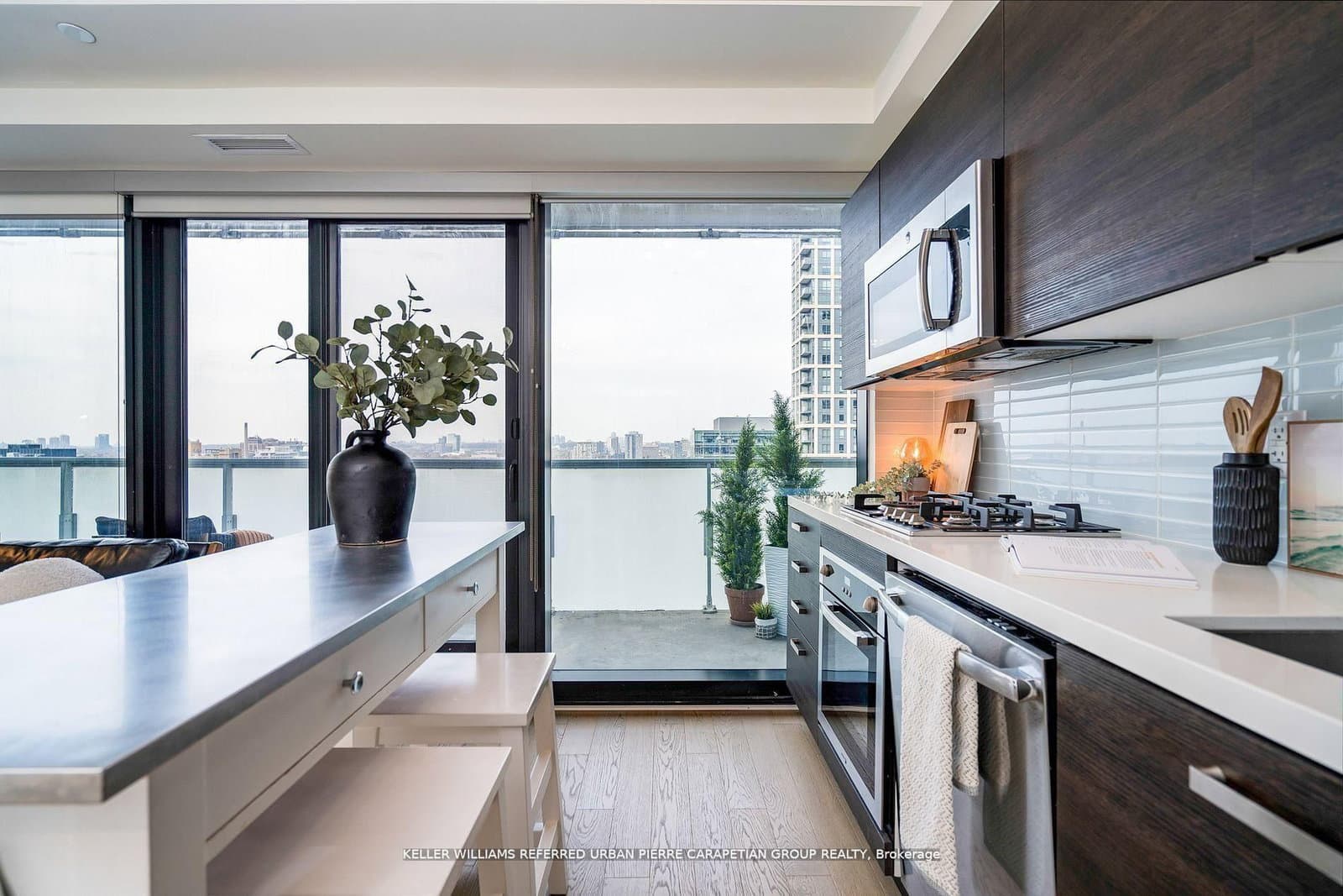11 Charlotte Street, Unit 2004 thumbnail 2